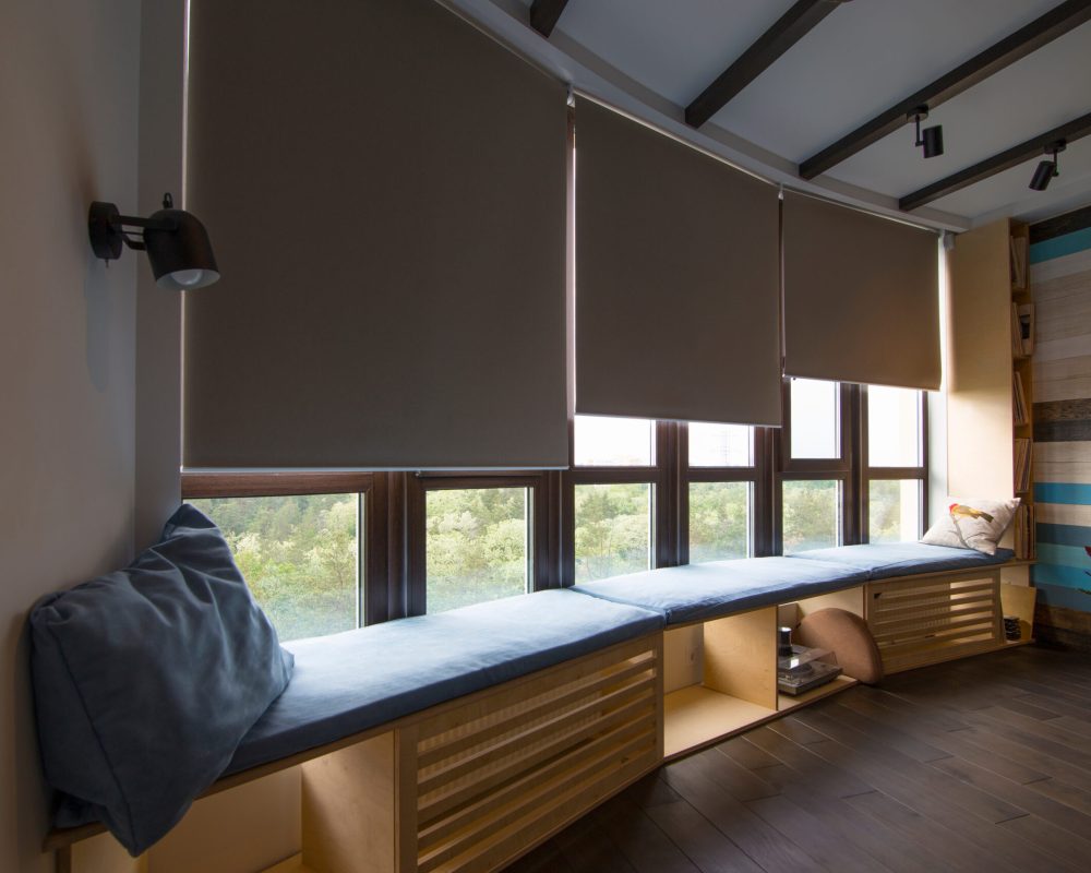 Motorized,Roller,Shades,In,The,Interior.,Automatic,Roller,Blinds,Beige